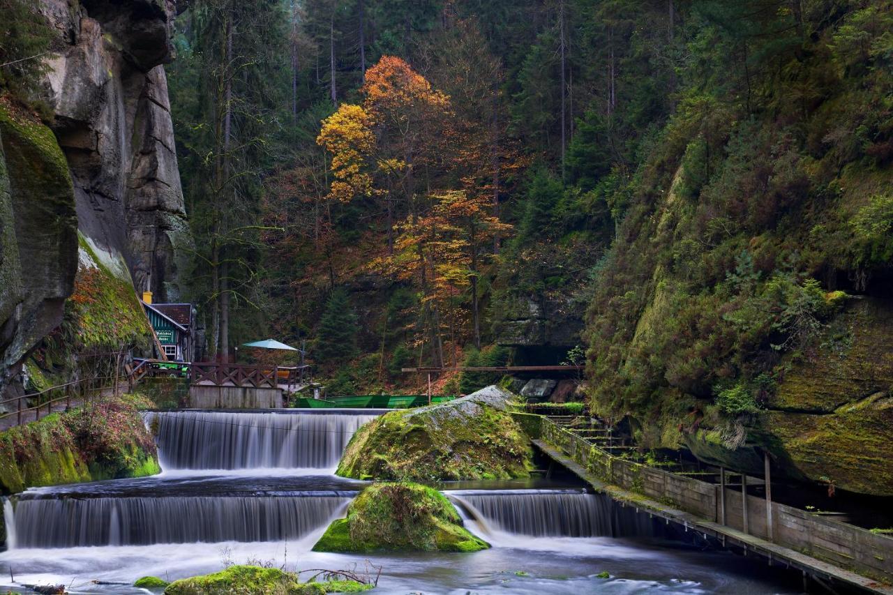 Resort Mezna Хренско Экстерьер фото
