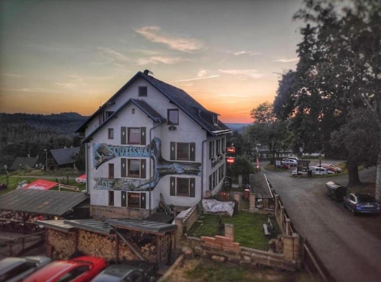 Resort Mezna Хренско Экстерьер фото