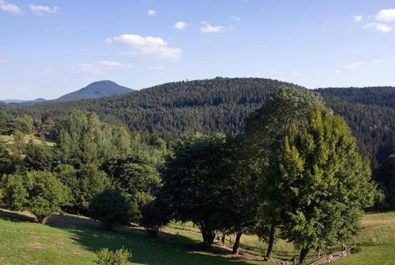 Resort Mezna Хренско Экстерьер фото
