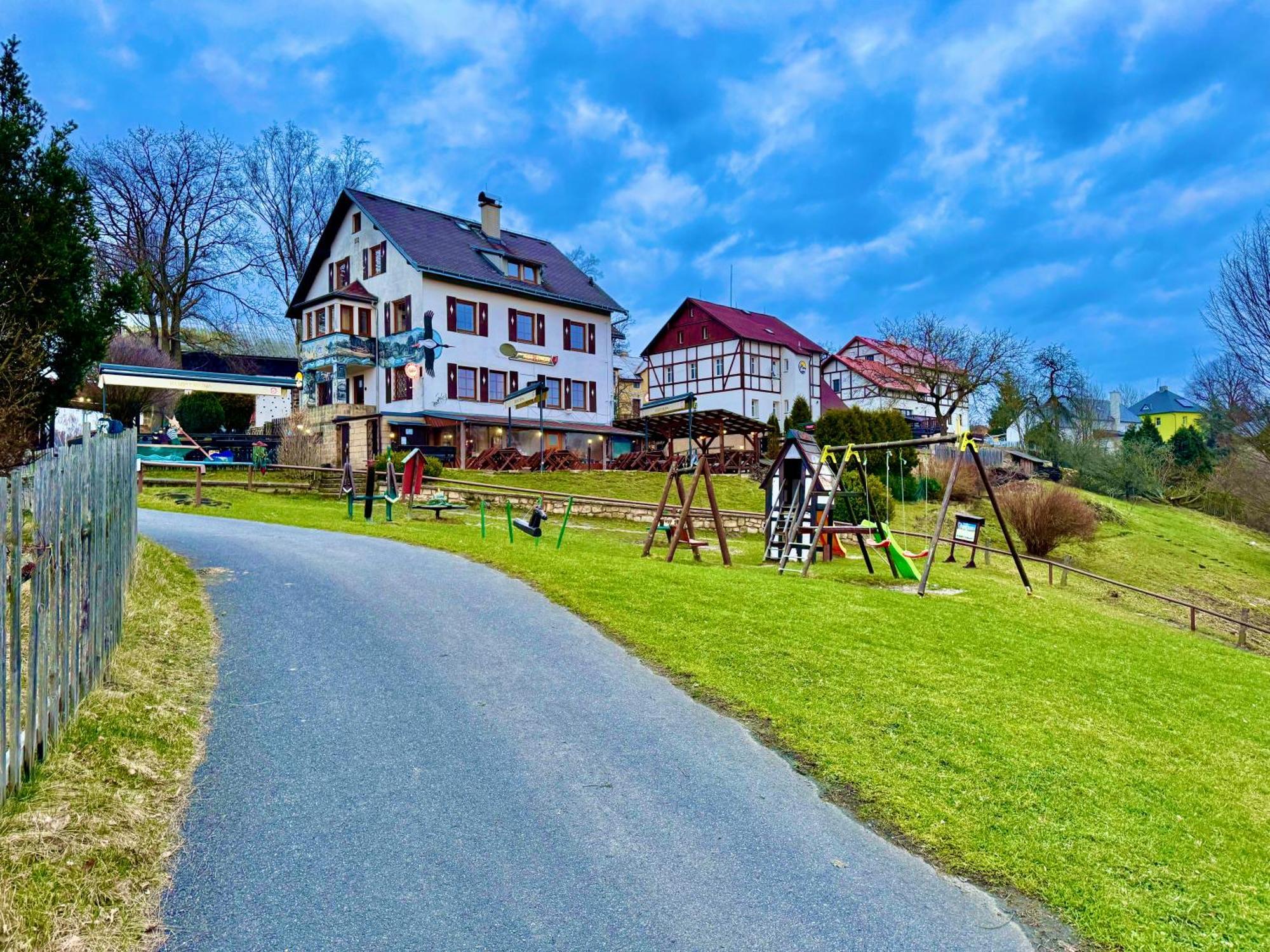 Resort Mezna Хренско Экстерьер фото