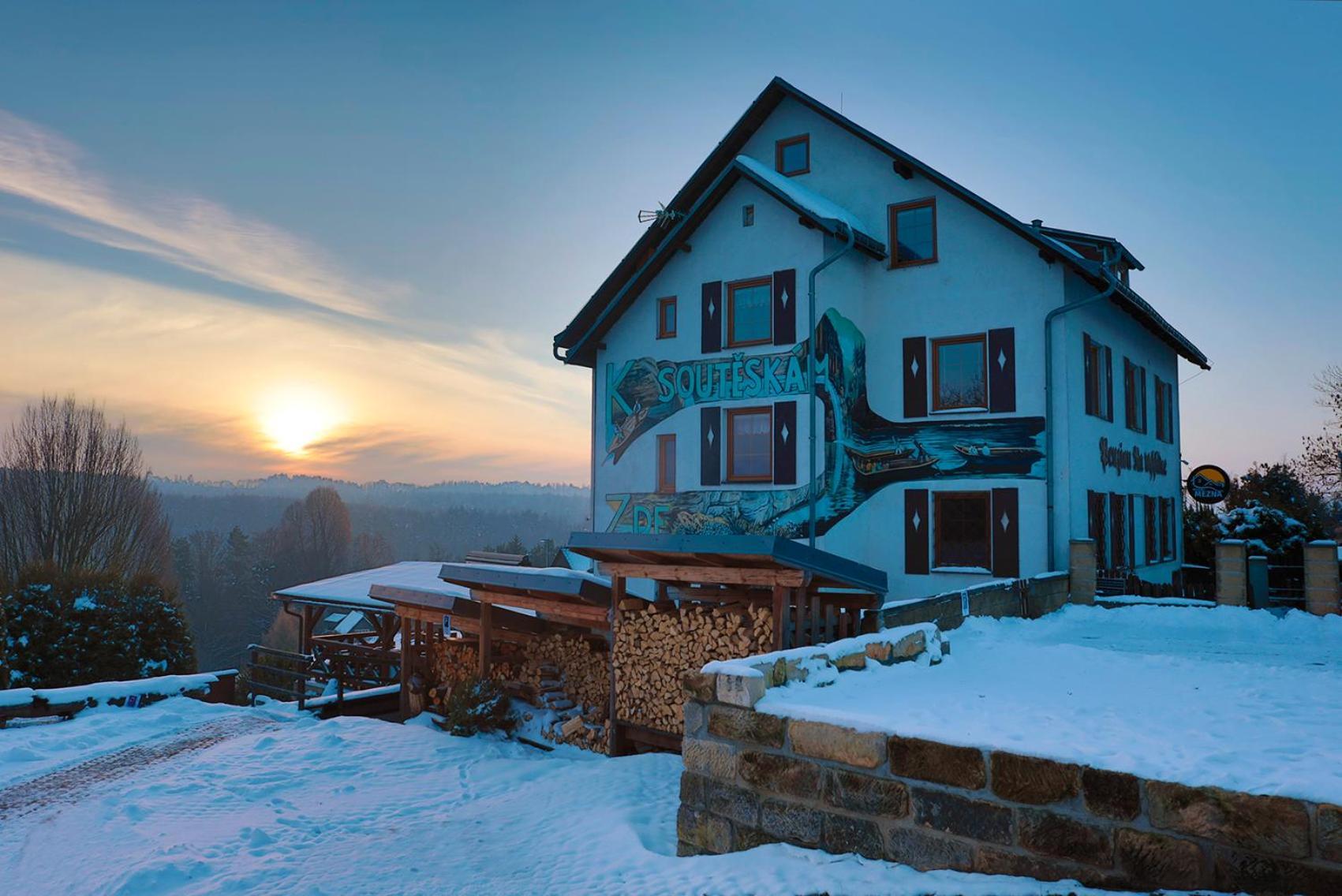 Resort Mezna Хренско Экстерьер фото